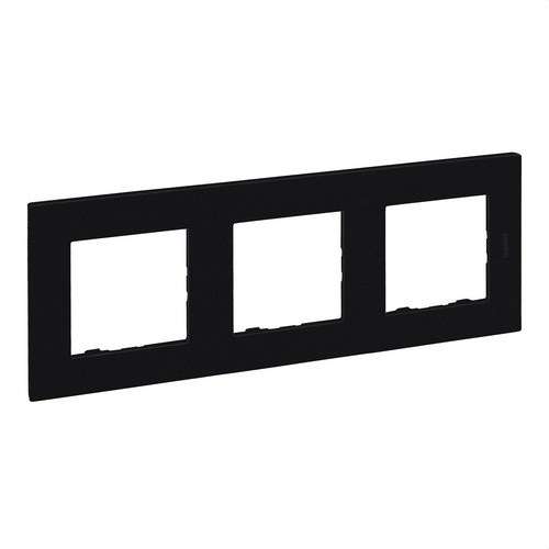 Marc embelleidor de 3 elements negre mat Niloé Step amb referència 864573 de la marca LEGRAND