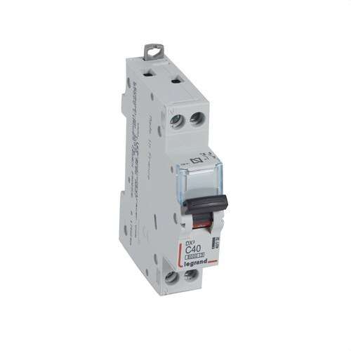 Magnetotèrmic DX3 1P+N 40A Corba C 6/10kA amb referència 407732 de la marca LEGRAND
