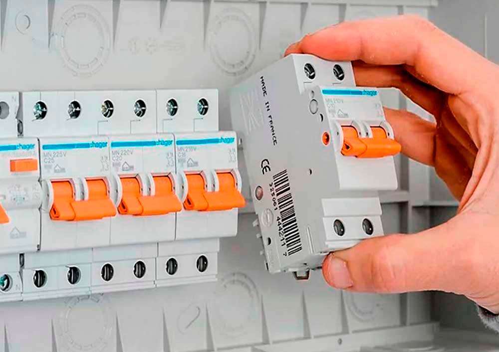 Protecció elèctrica i control