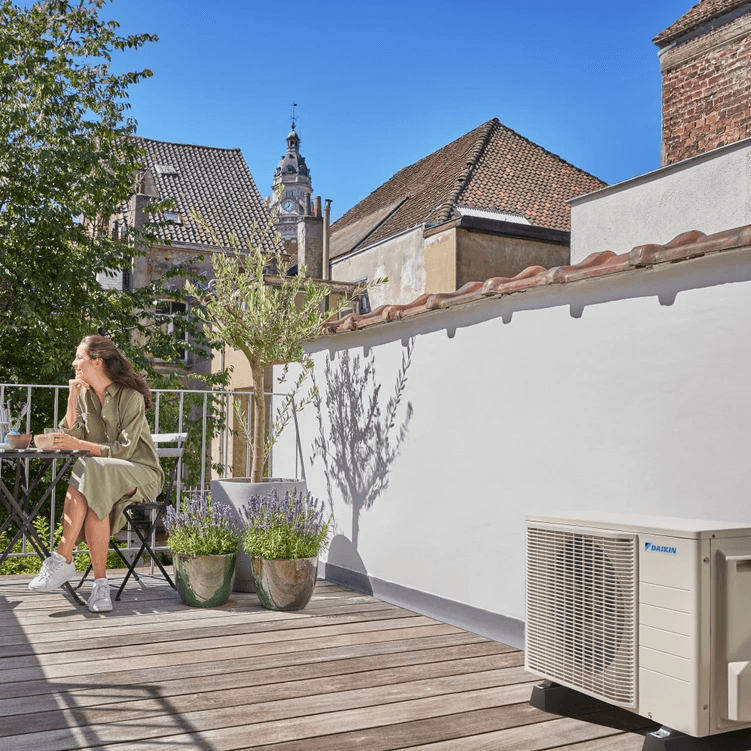 Aire condicionat 4x1 amb wifi Daikin Perfera 4MXM68N9 2,5 kW (3) + 3,5 kW amb referència KITDAIPER4MXM68N9252535 de la marca DAIKIN