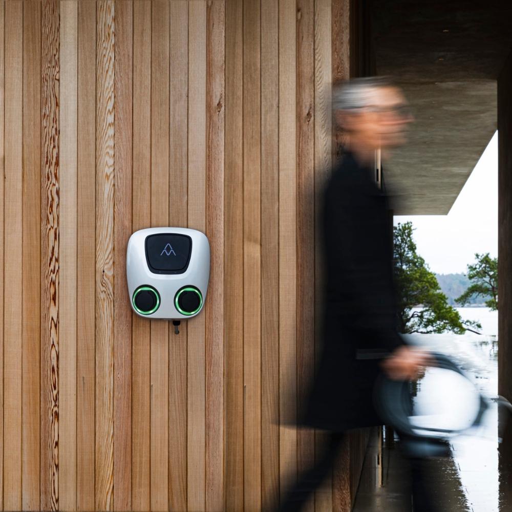 Carregador de cotxe elèctric doble amb wifi 2 x 22 kW Charge Amps Aura Twin Socket amb referència 130909 de la marca CHARGE AMPS