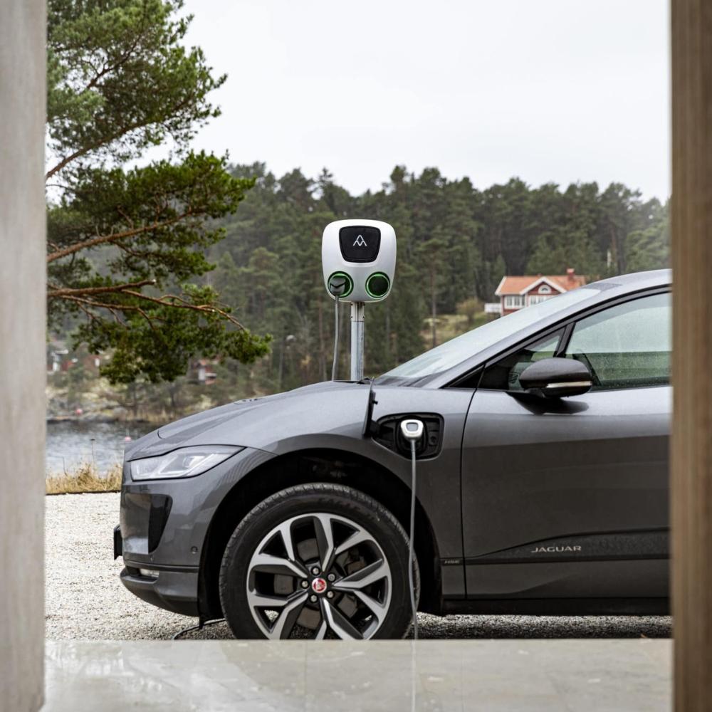 Cargador coche eléctrico doble con wifi 2 x 22 kW Charge Amps Aura Twin Socket con referencia 130909 de la marca CHARGE AMPS