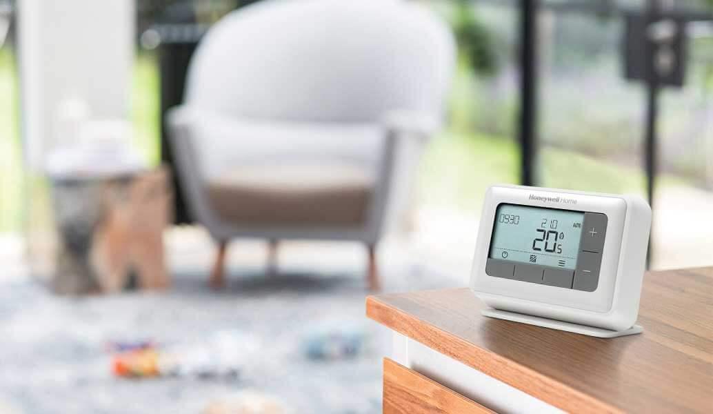 Cronotermostato inalámbrico Honeywell T4R con soporte de sobre mesa con referencia Y4H910RF4005 de la marca RESIDEO