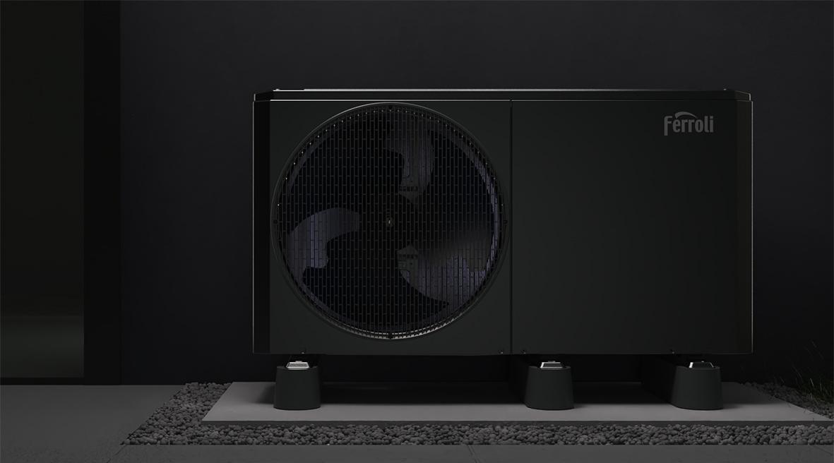 Bomba de calor aerotermia monobloc R290 Ferroli OMNIA Life M 4 kW con mando con referencia 4B4770049 de la marca FERROLI