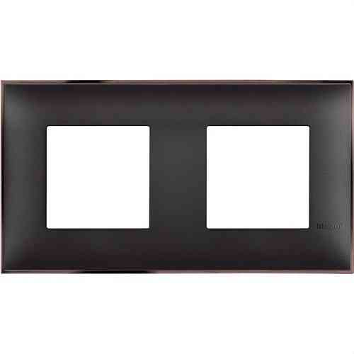 Marco embellecedor de 2x2 módulos níquel negro Classia con referencia R4802M2BH de la marca BTICINO